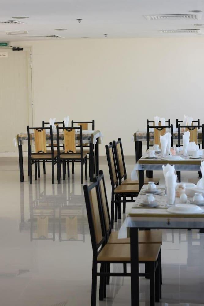 Africana Hotel Dubaï Extérieur photo