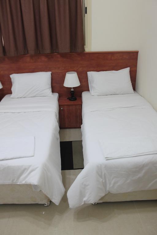 Africana Hotel Dubaï Extérieur photo